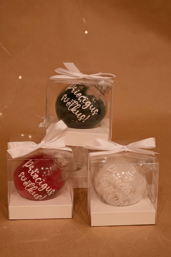 PRIECĪGUS SVĒTKUS EGLĪTES ROTĀJUMS